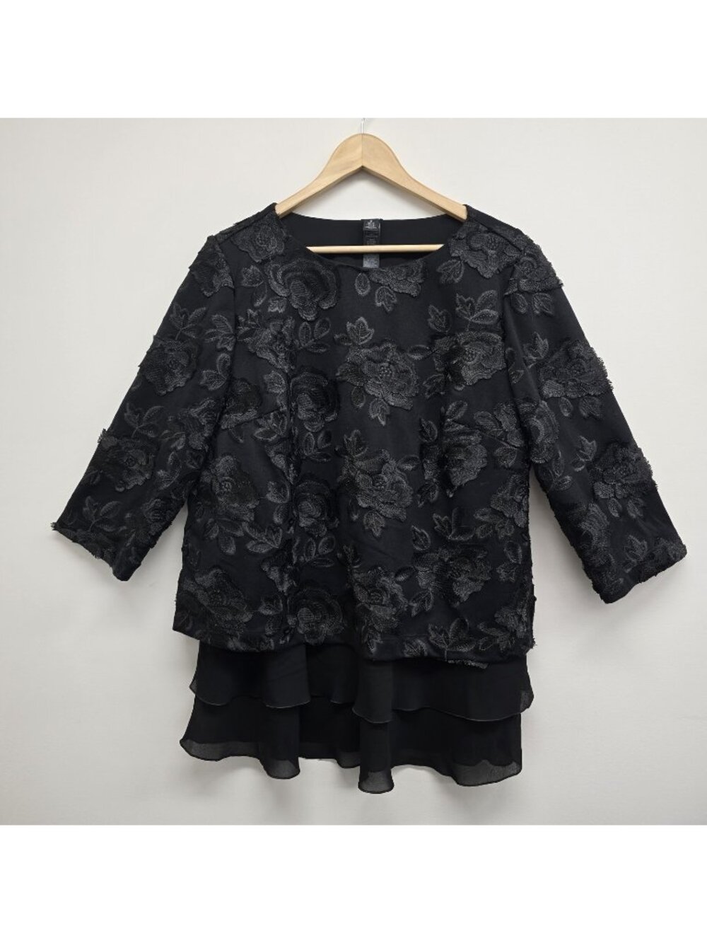 Chicos Black Label Textured Tiered Tunic Blouse Size 2 US Size L Layered Elegant